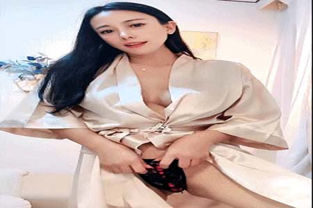 端庄优雅女神【豆奶泡泡花丫】极度反差 空前尺度 顶级大长腿 奶子相当挺 跳蛋自慰